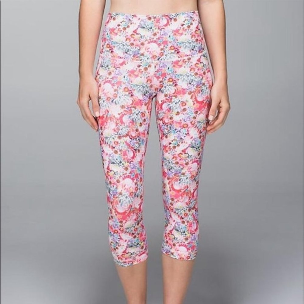 LULULEMON Flowabunga High Waisted Wunder Under Roll Down Crop Size 6